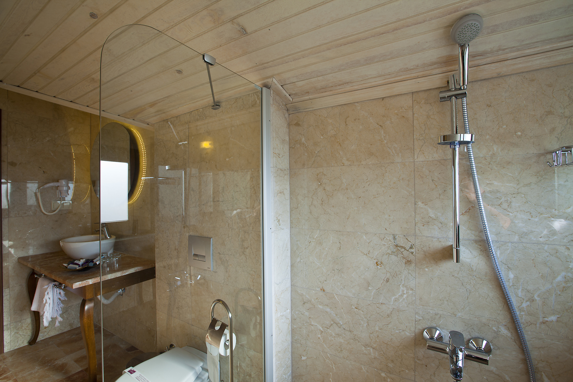 MONTANA BOUTIQUE HOTEL 20/20