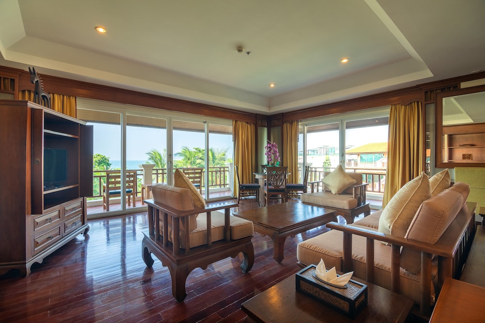 Avalon Beach Resort 55/74