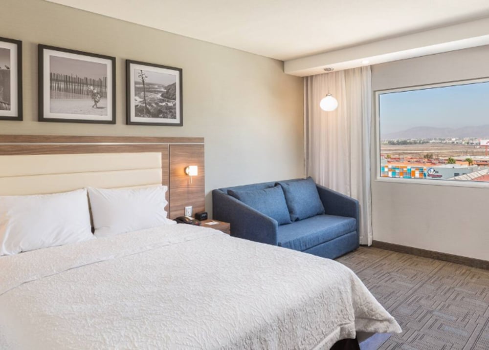 ROOM, QUEEN BED, SOFA