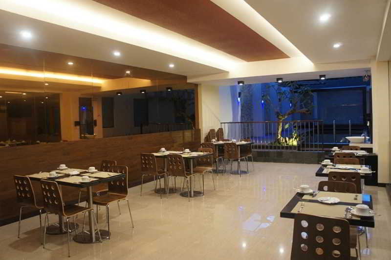 Favor Hotel Makassar City Center By LIFE 16/19