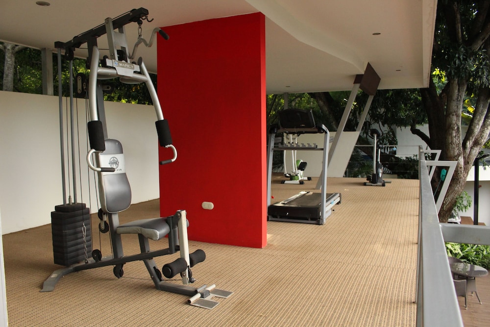 Contempo Hotel 24/49
