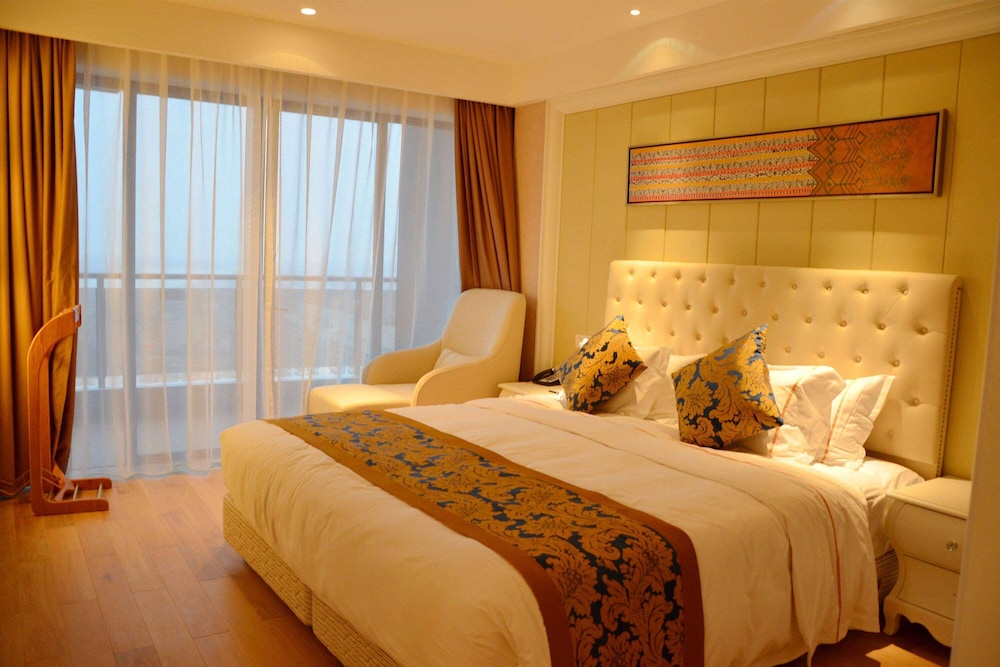 Wyndham Garden Lingshui 10/35
