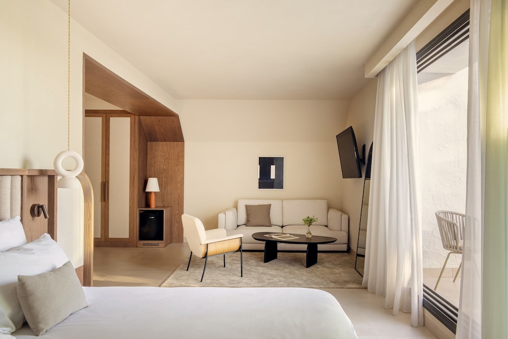 Host Villas & Suites 23/50