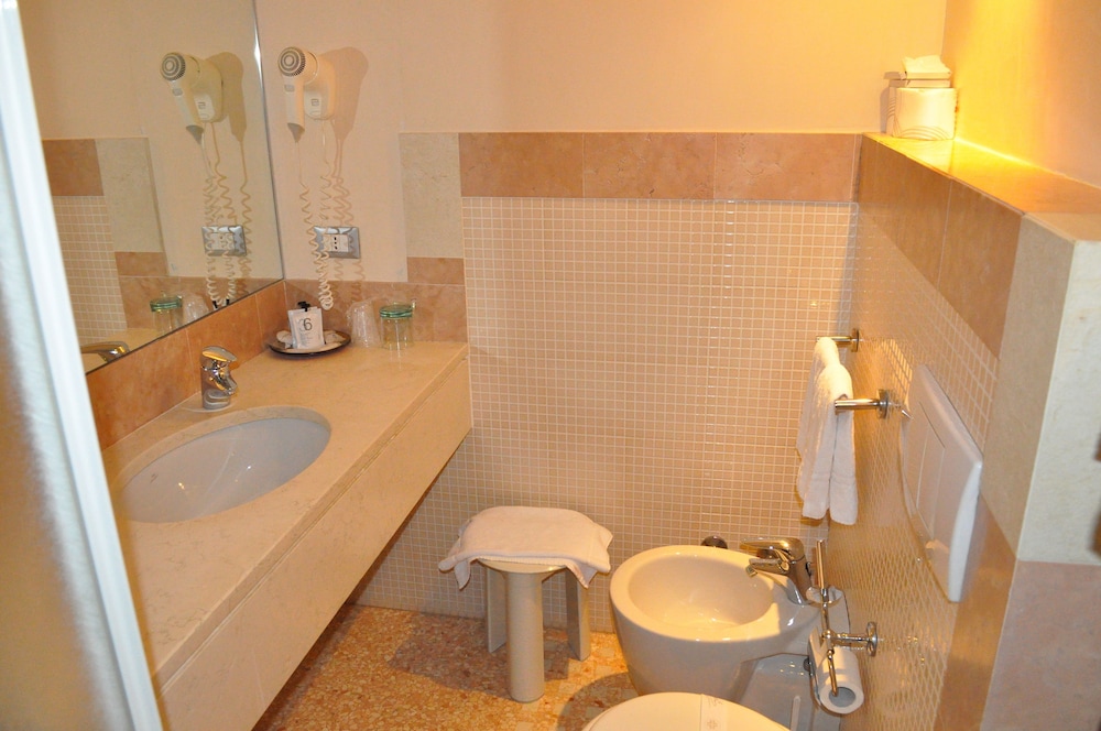 IGEA HOTEL 48/50