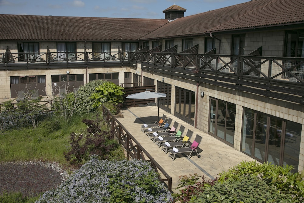 Hampshire Court Hotel & Spa 62/65