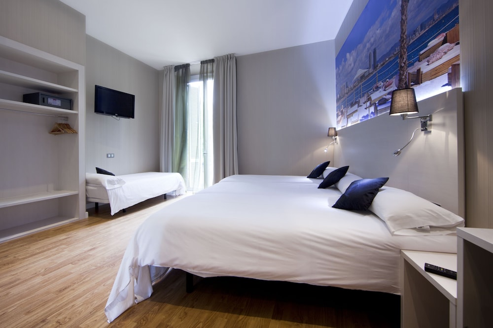 ROOM, QUADRUPLE, BALCONY