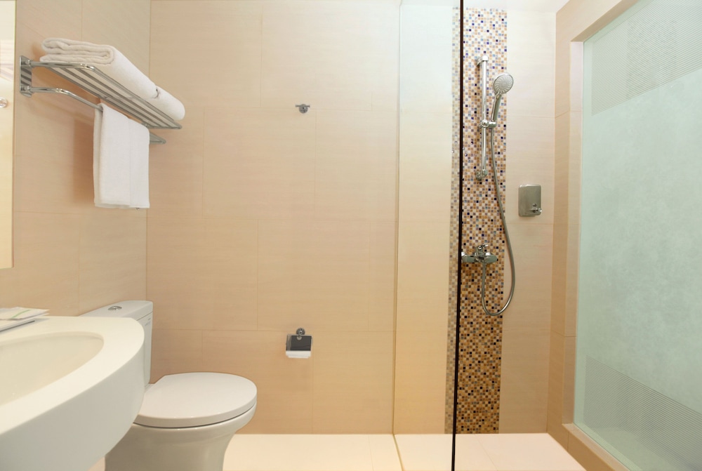 Holiday Inn Express Jakarta International Expo 22/75