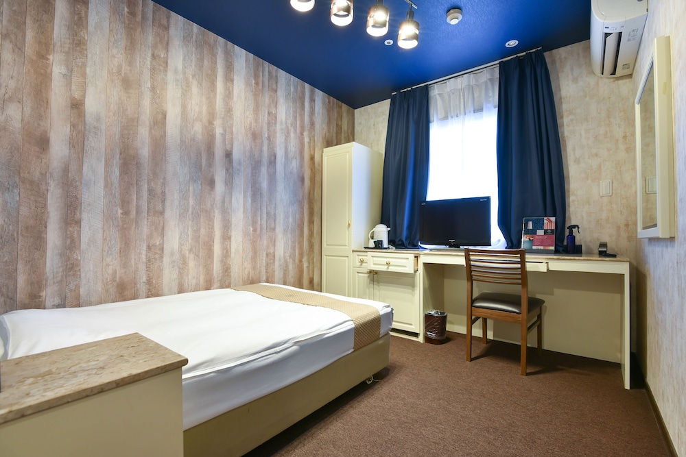 ROOM, SINGLE