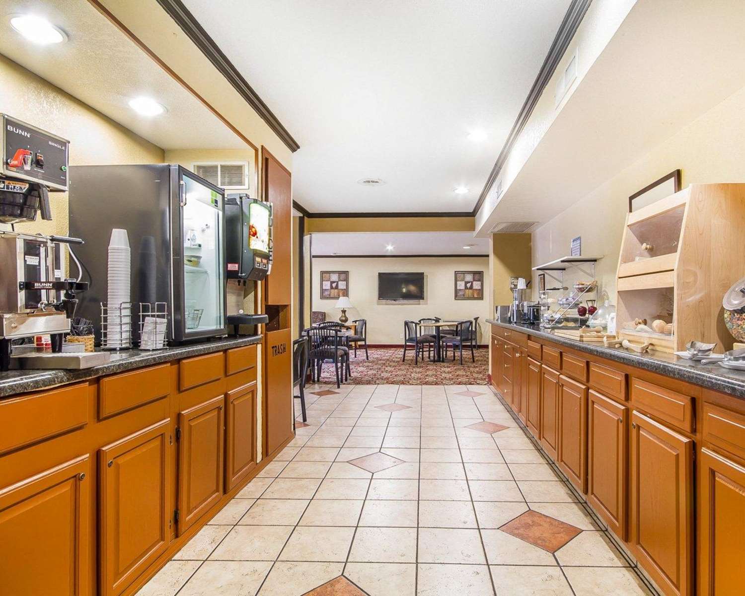 Rodeway Inn & Suites Madison East 4/10