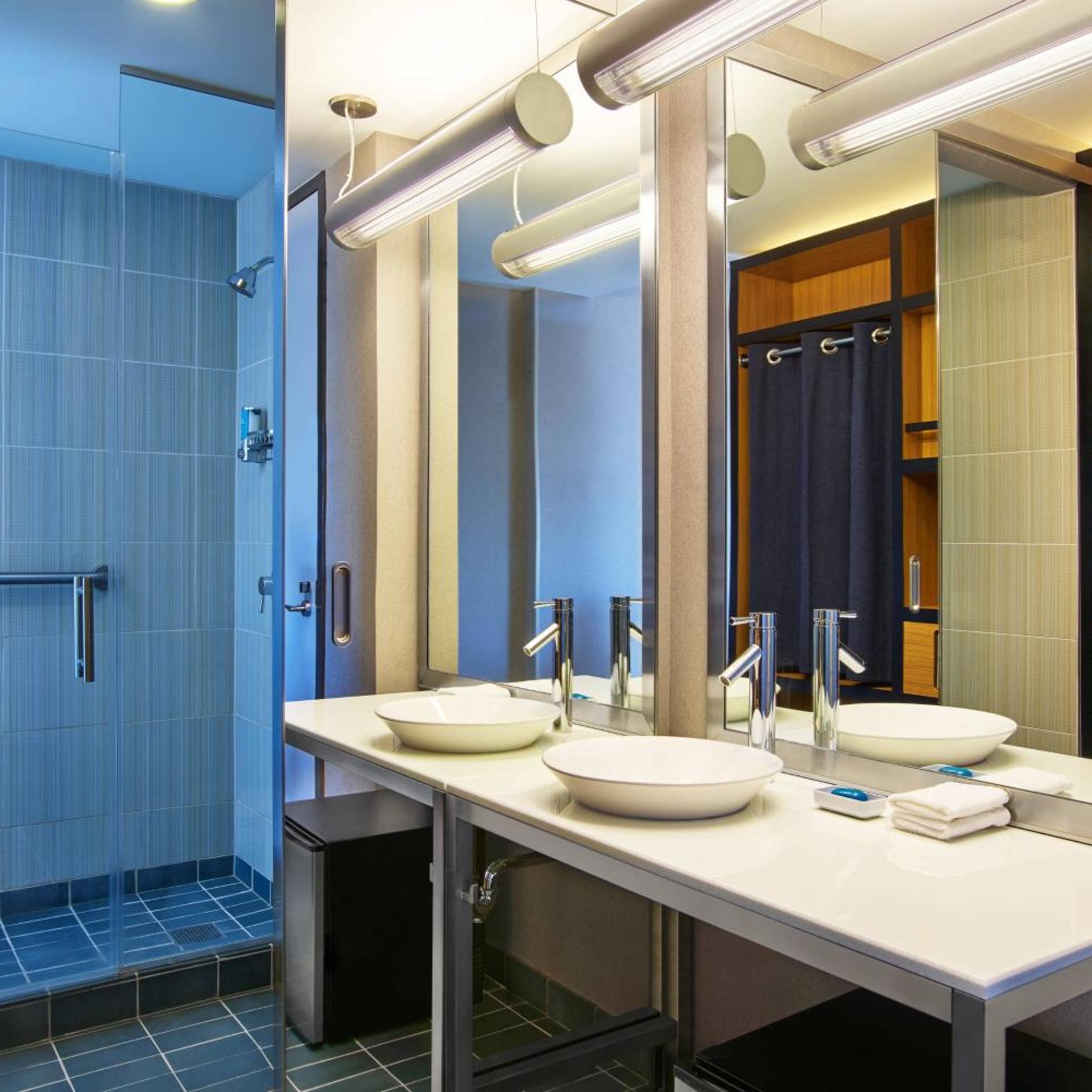 Aloft, Guest Room, King Bed, High Floor، Aloft Houston Galleria Hotel 9/10