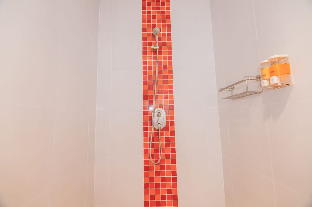 The Original Orange Rooms 25/30