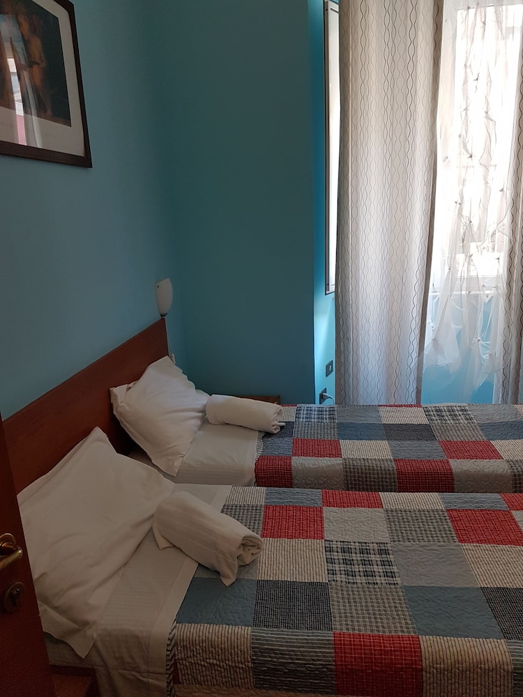 Roman Holidays Hostel 15/50
