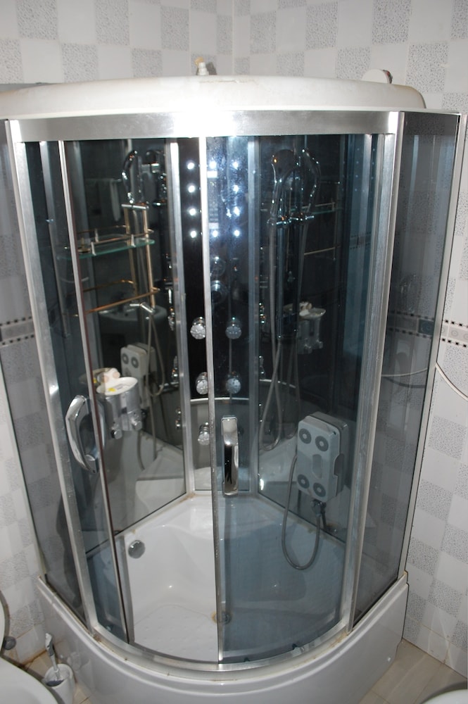 De Lawrence Court Suites 24/41