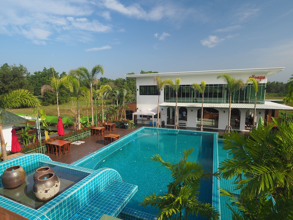 IP Plus Resort Chanthaburia - Halal Hotel 9/65