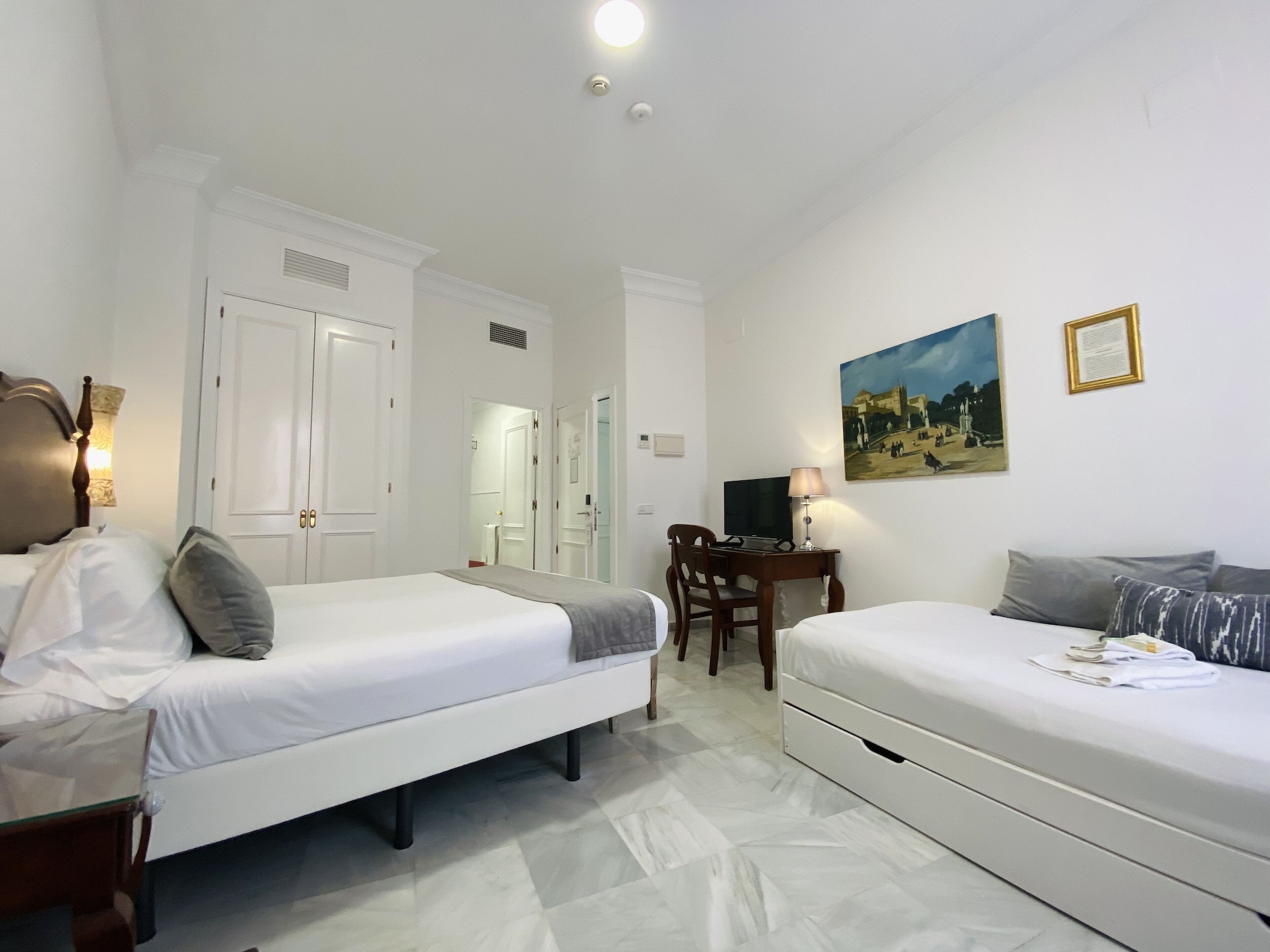 ROOM, TRIPLE, BALCONY