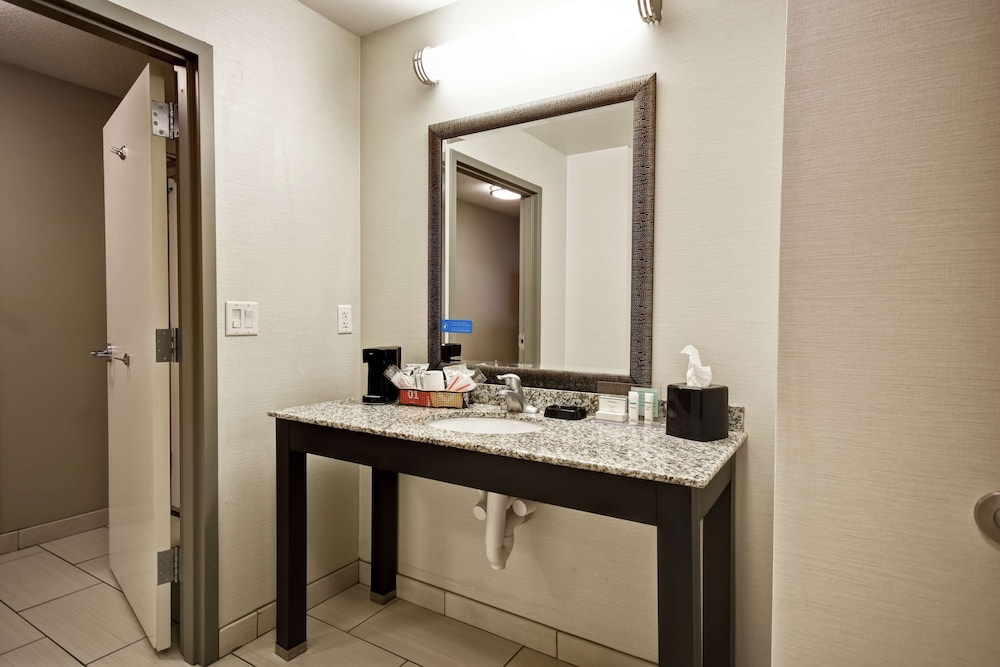 Hampton Inn Middletown OH 42/48