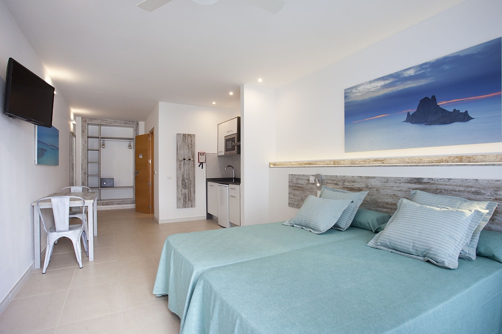 Playa Bella Beach Apartments 6/50