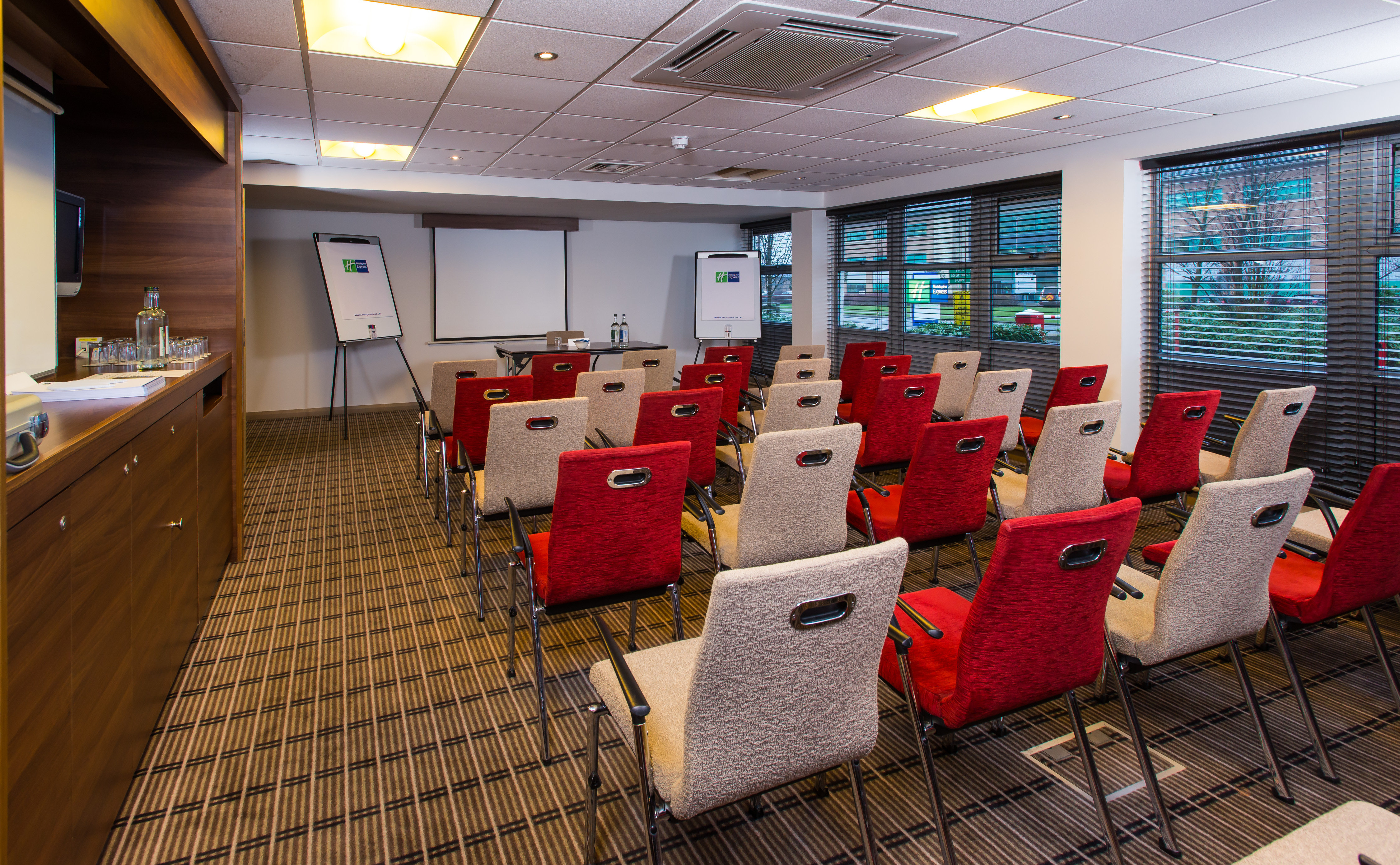 Holiday Inn Express East Midlands Airport 16/20