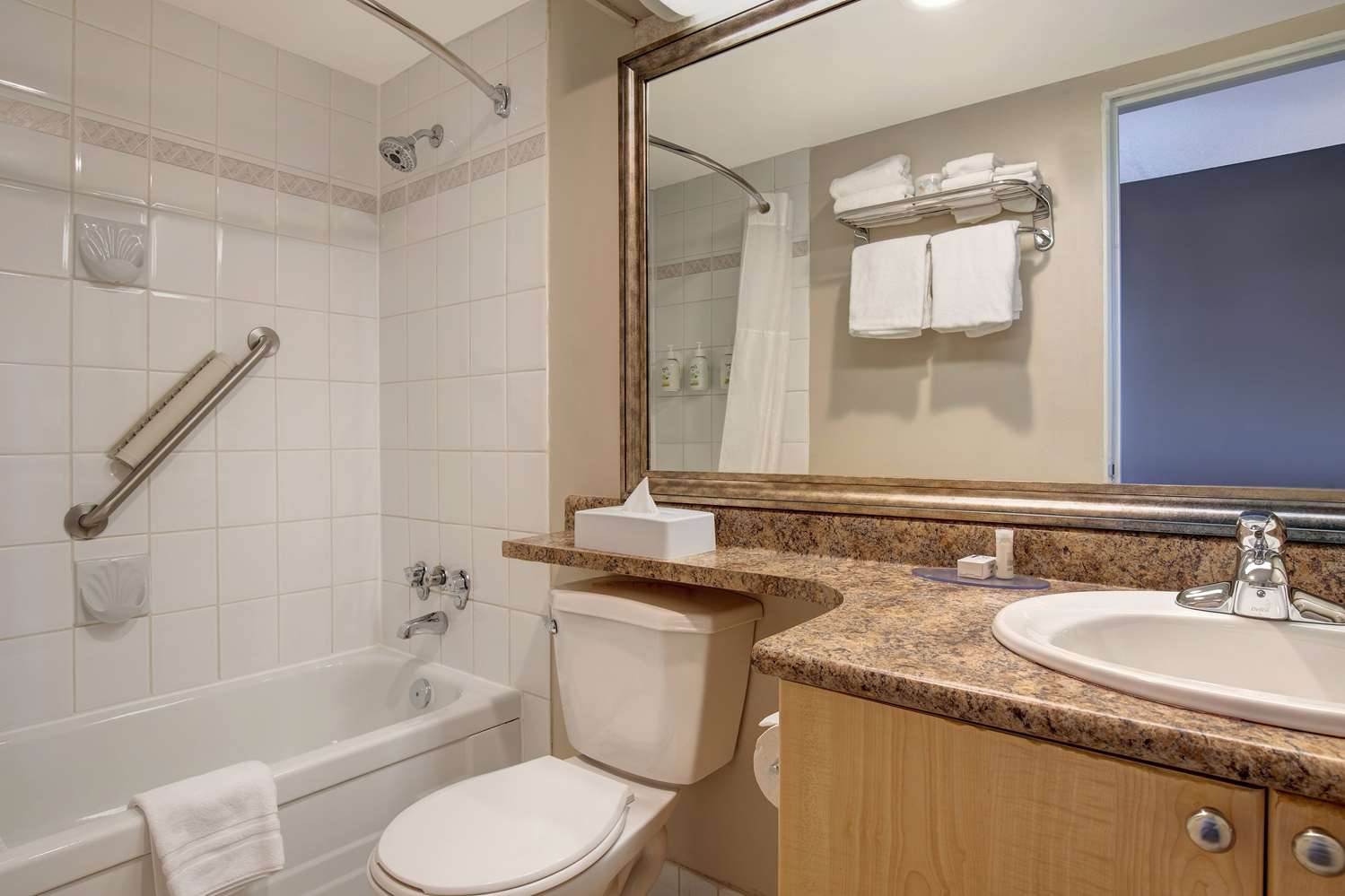 Days Inn By Wyndham Victoria Uptown 54/62