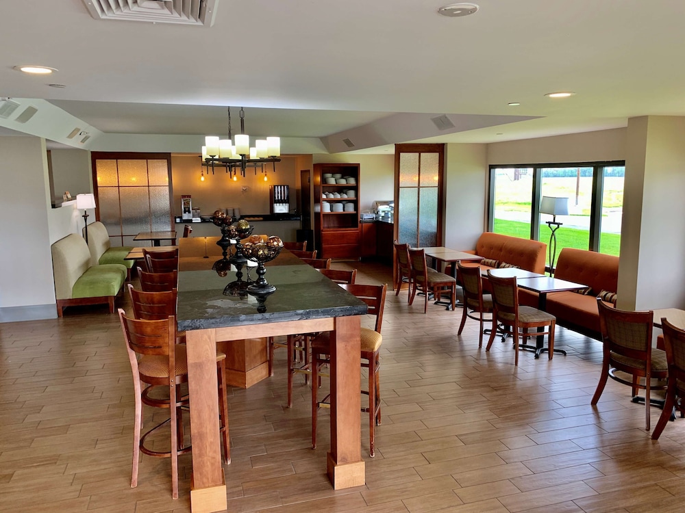 Country Inn & Suites By Radisson Sandusky South OH 25/32