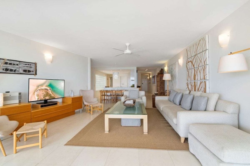 La Mer Apartments 25/50
