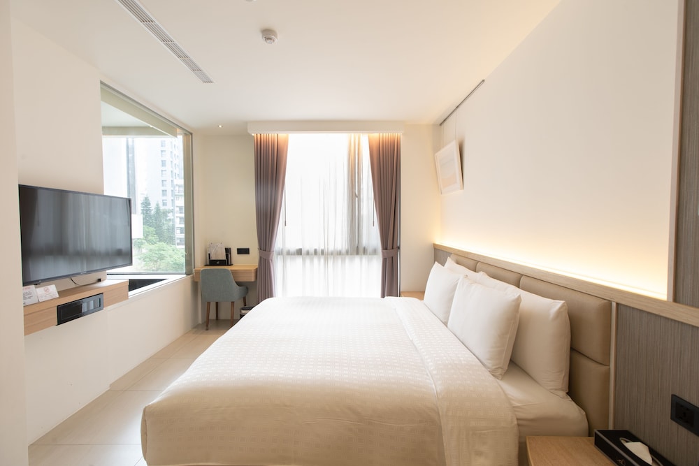 BUSINESS, DOUBLE BED
