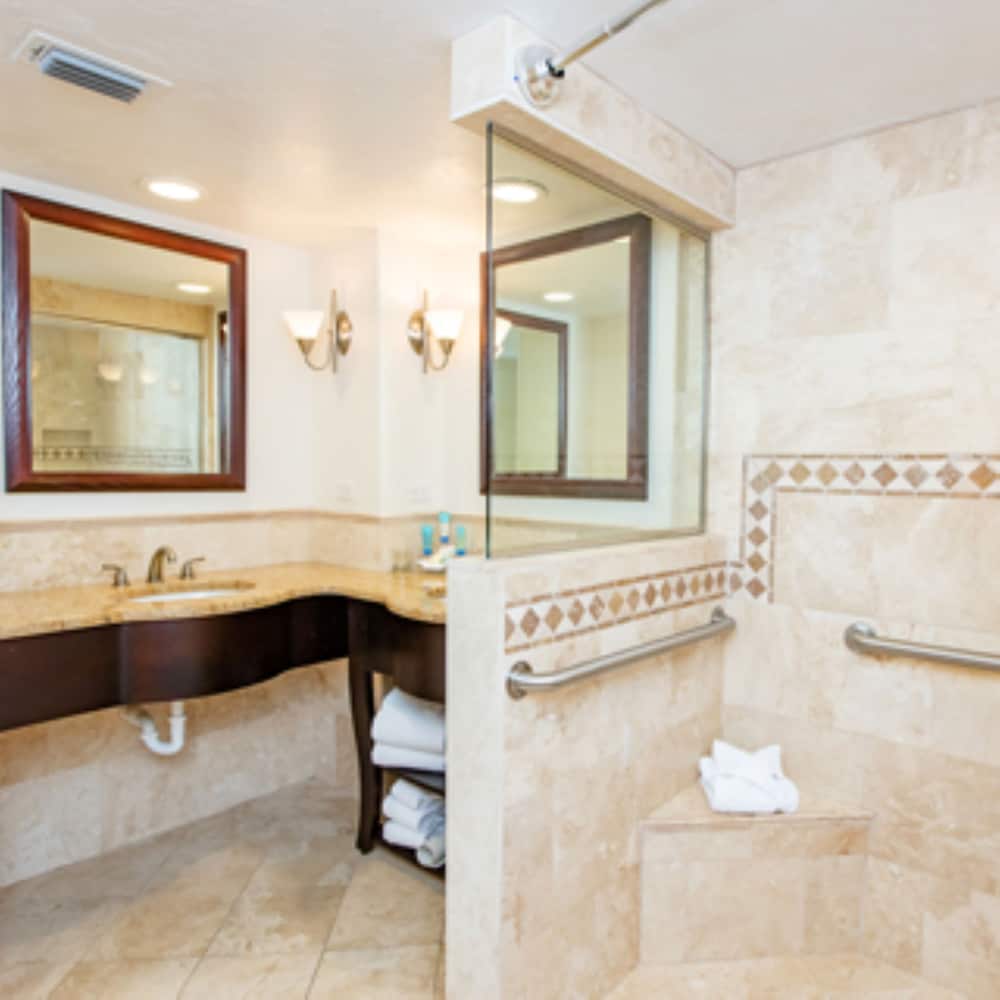 Tween Waters Inn 40/72