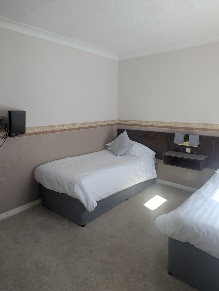 The Bell Hotel 10/48