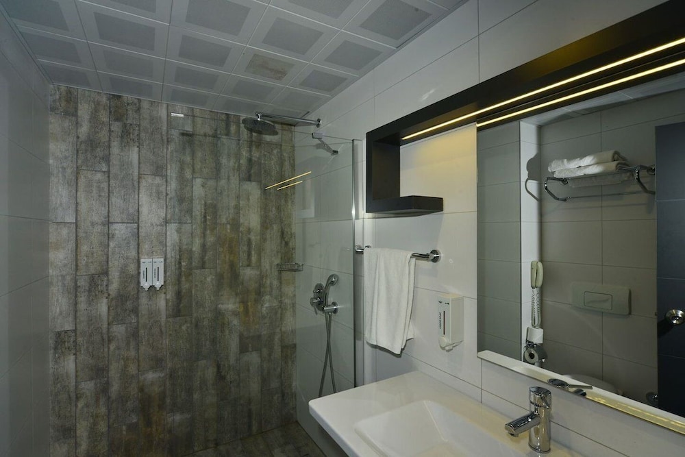 White City Beach - Adults Only +16 18/45