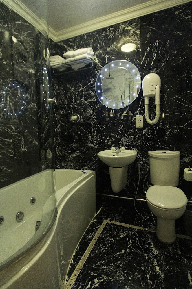 Opulence Centra London Hotel 21/75
