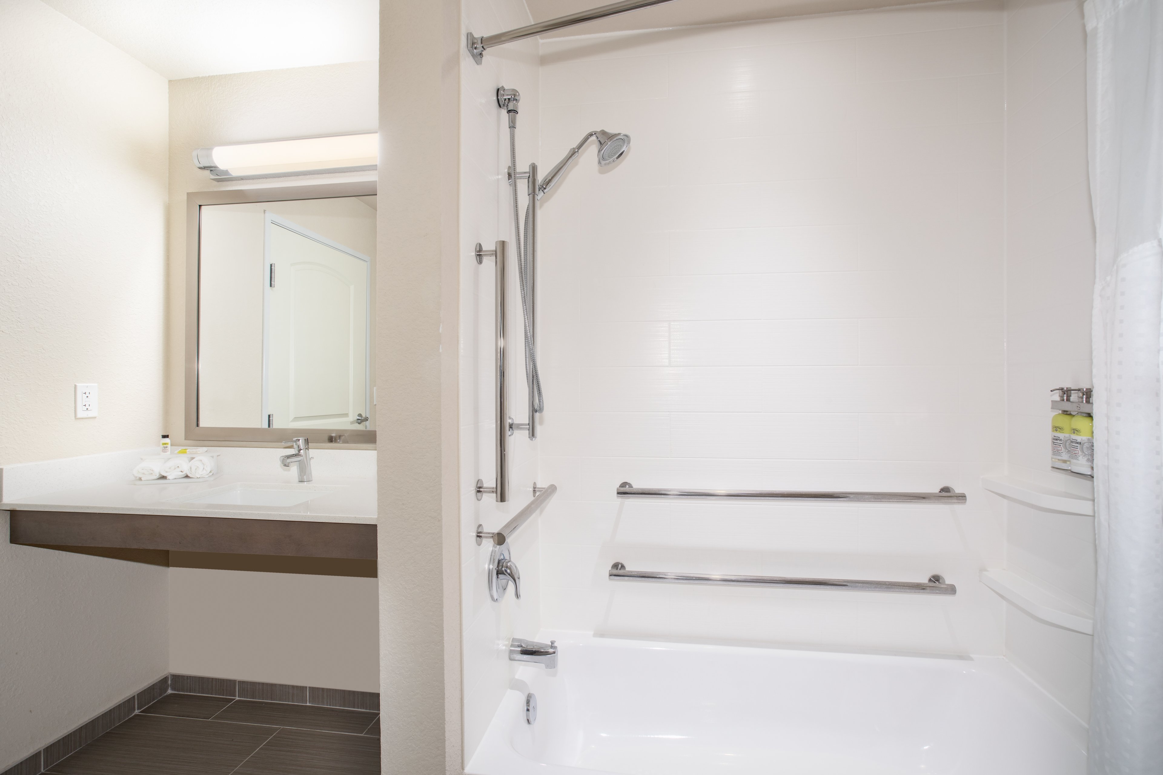 Holiday Inn Express And Suites Manhattan 55/55