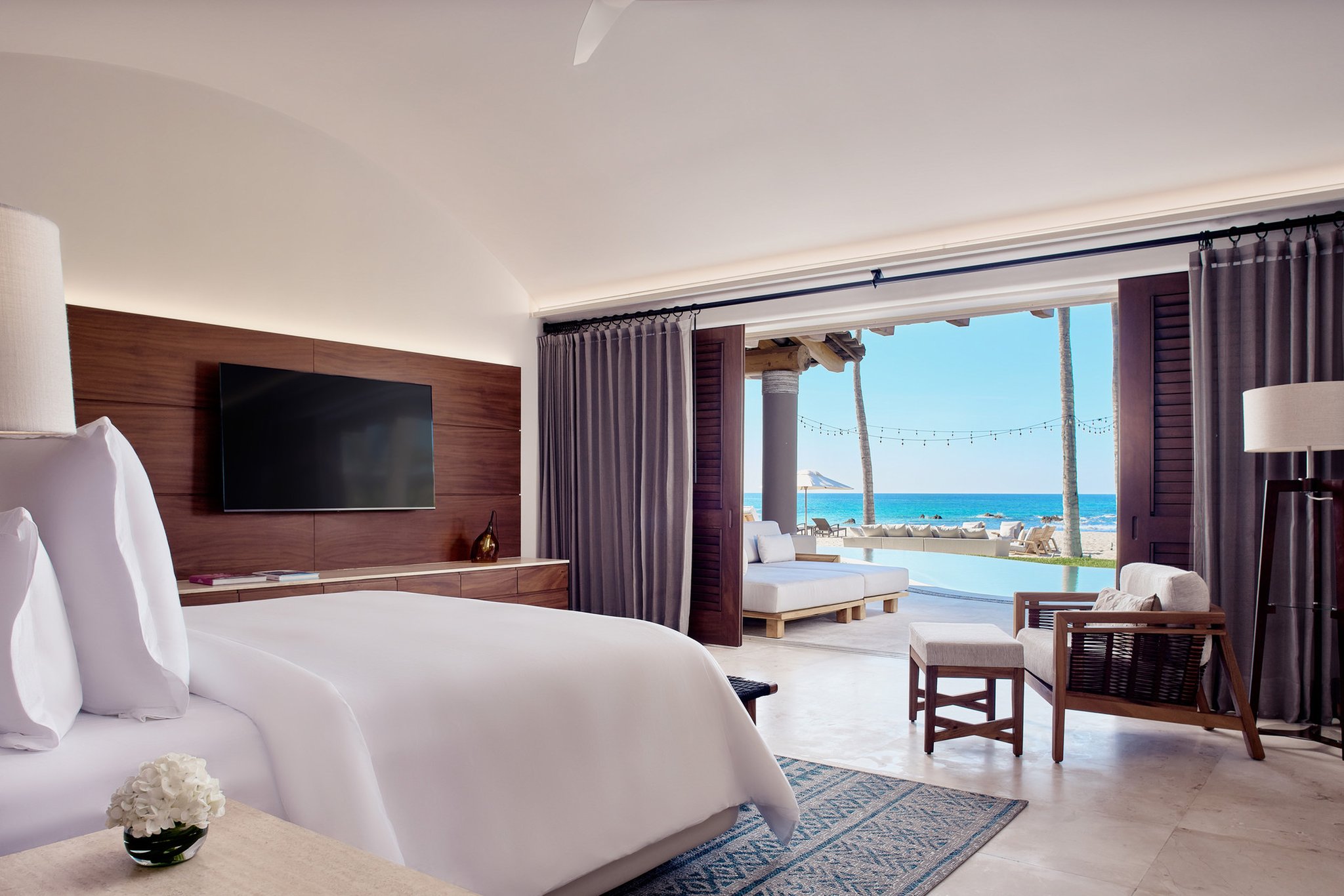 Beach House, Coral, 5 Bedrooms, 4 Double Beds, 3 King Beds