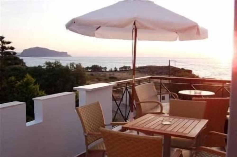 Iris Beach Hotel 33/41