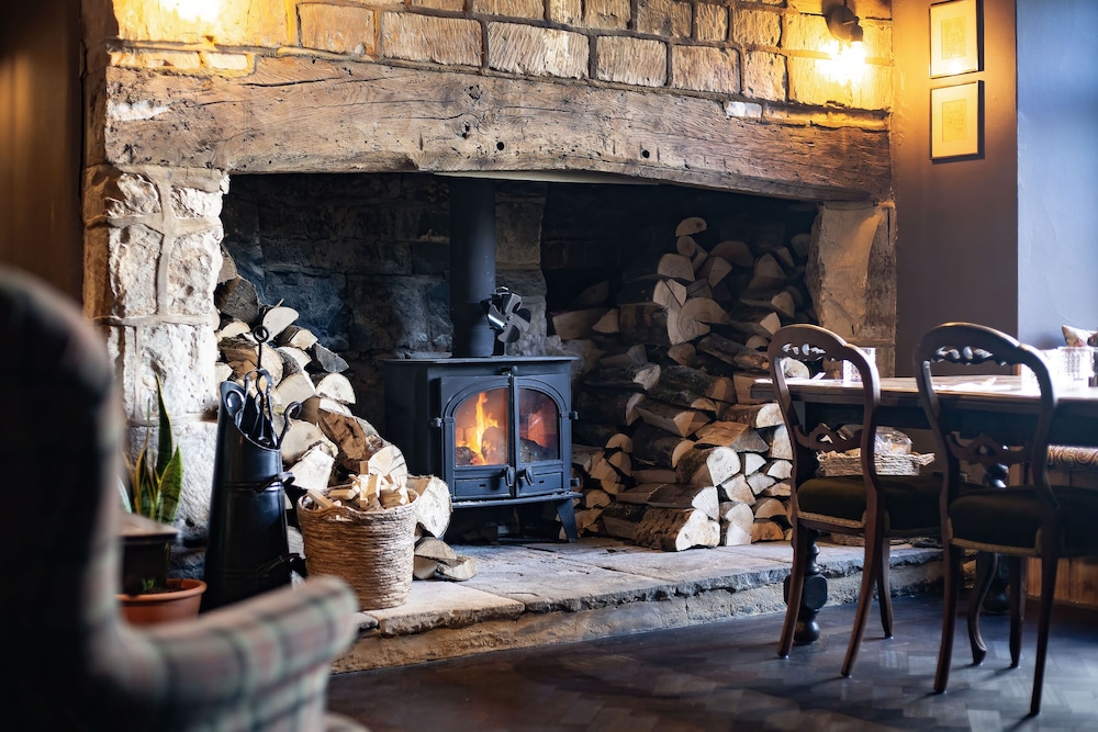 The White Hart 6/50