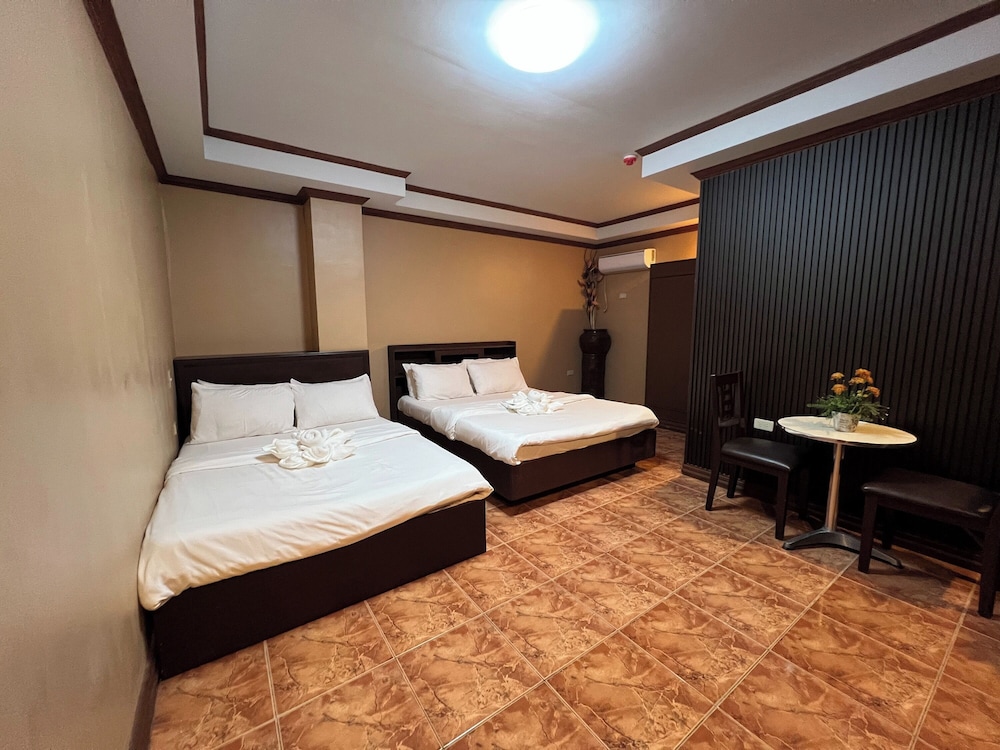Rossa Hotel 24/50