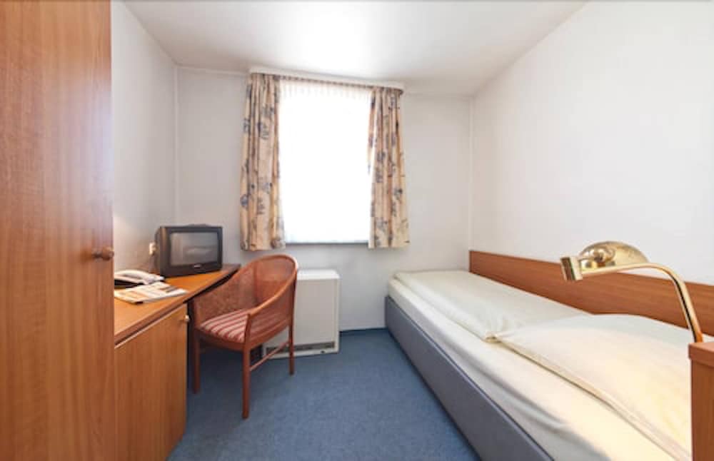 Centrum Hotel Commerz am Bhf Hamburg Altona 15/50