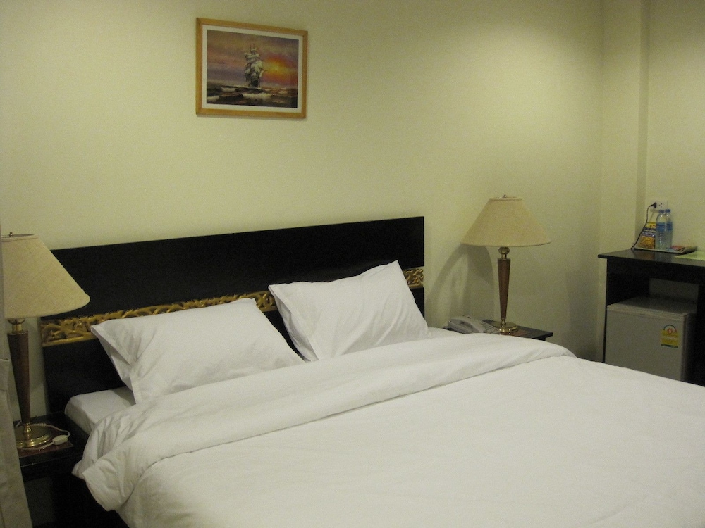 The Bang Khun Phrom Suites 10/36