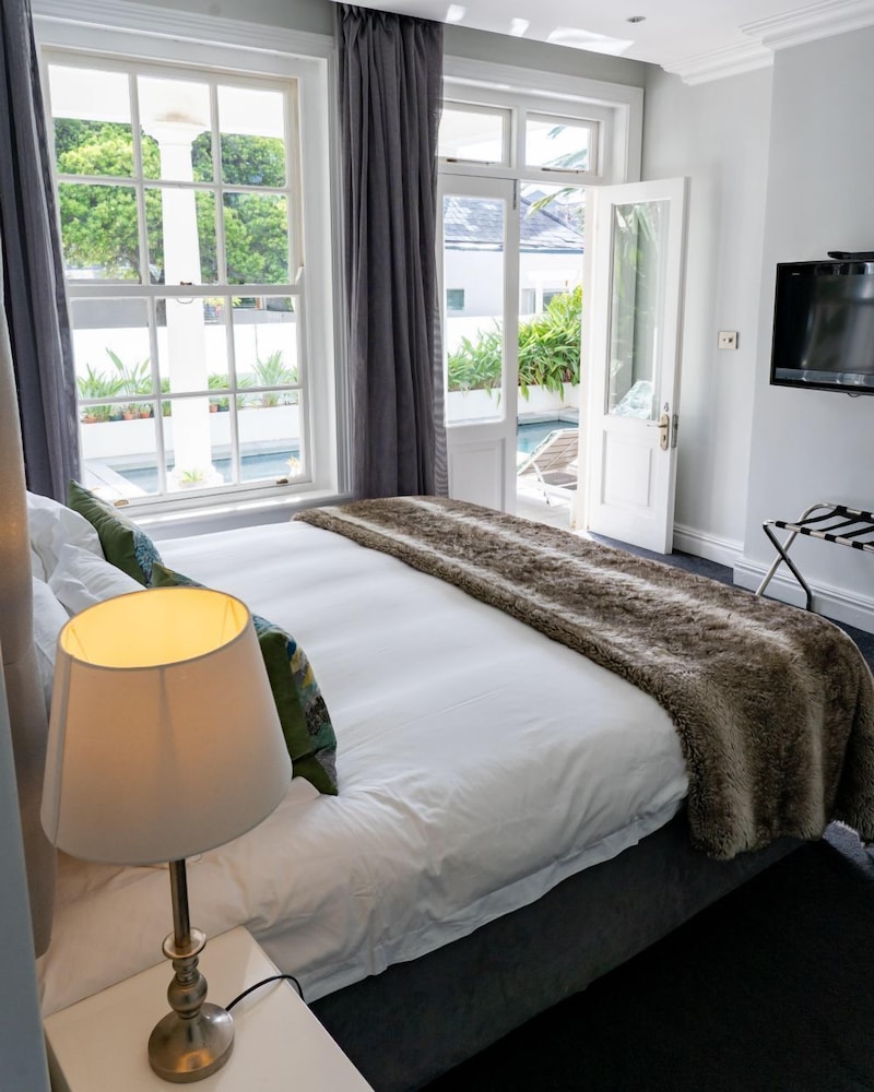 Three Boutique Hotel 30/79
