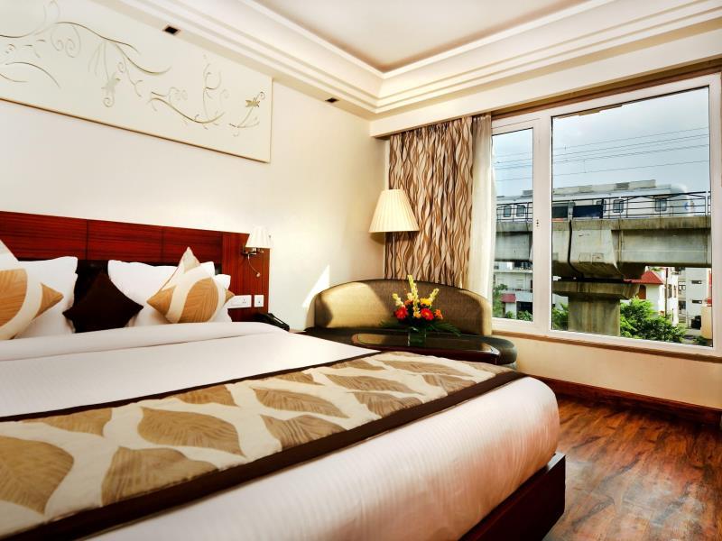 Room, Queen Bed, Metro View