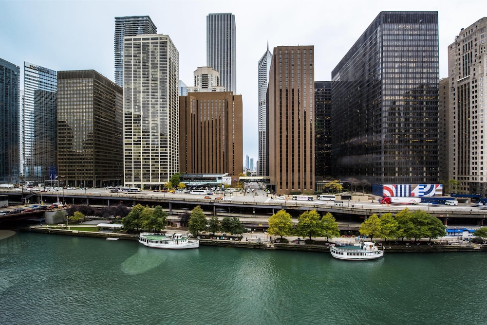 Hyatt Regency Chicago 64/66