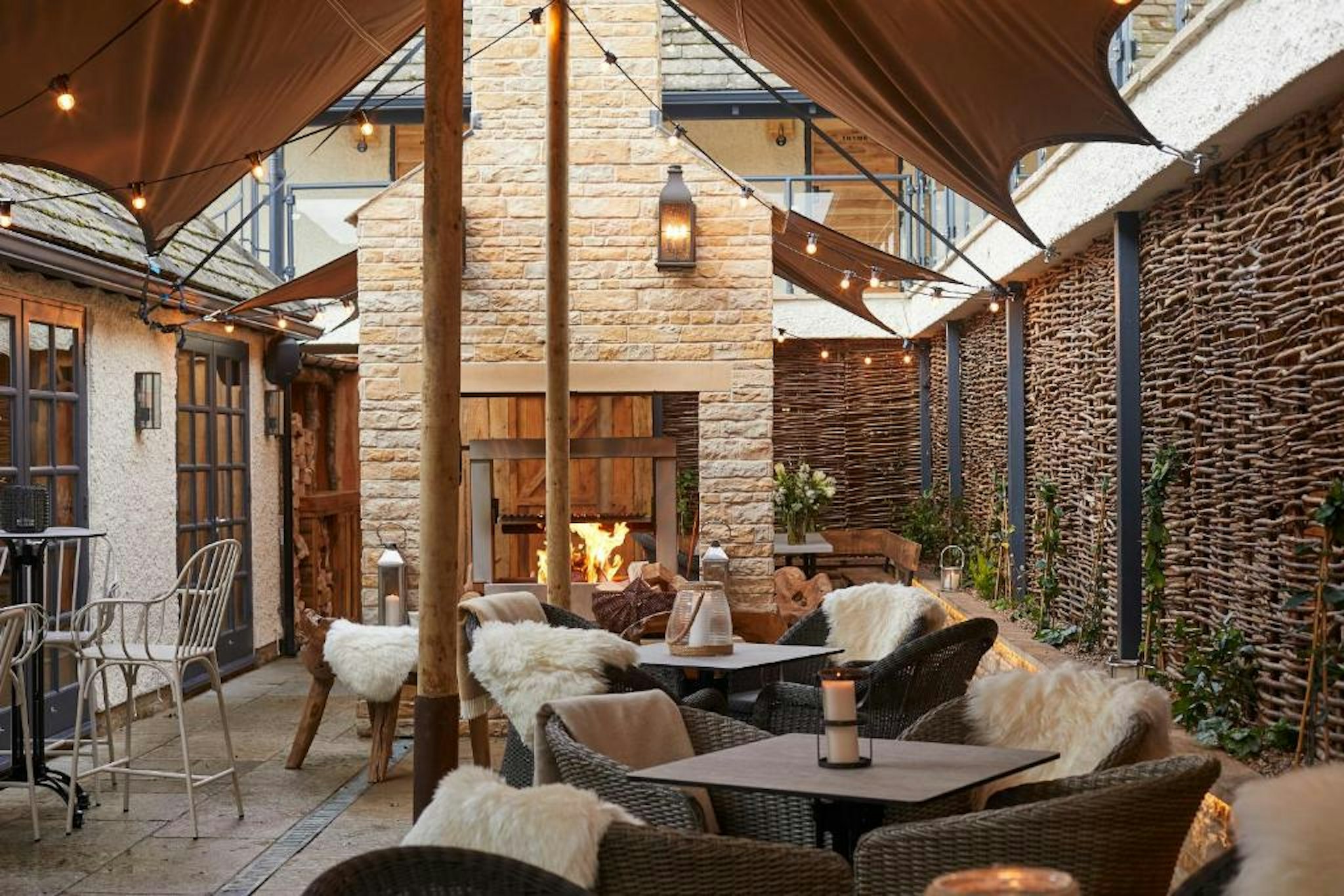 The Crown of Crucis Country Inn And Hotel 16/22