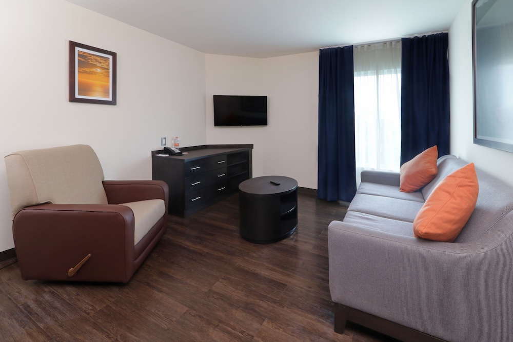 CANDLEWOOD SUITES QUERETARO JURIQUILLA 47/71