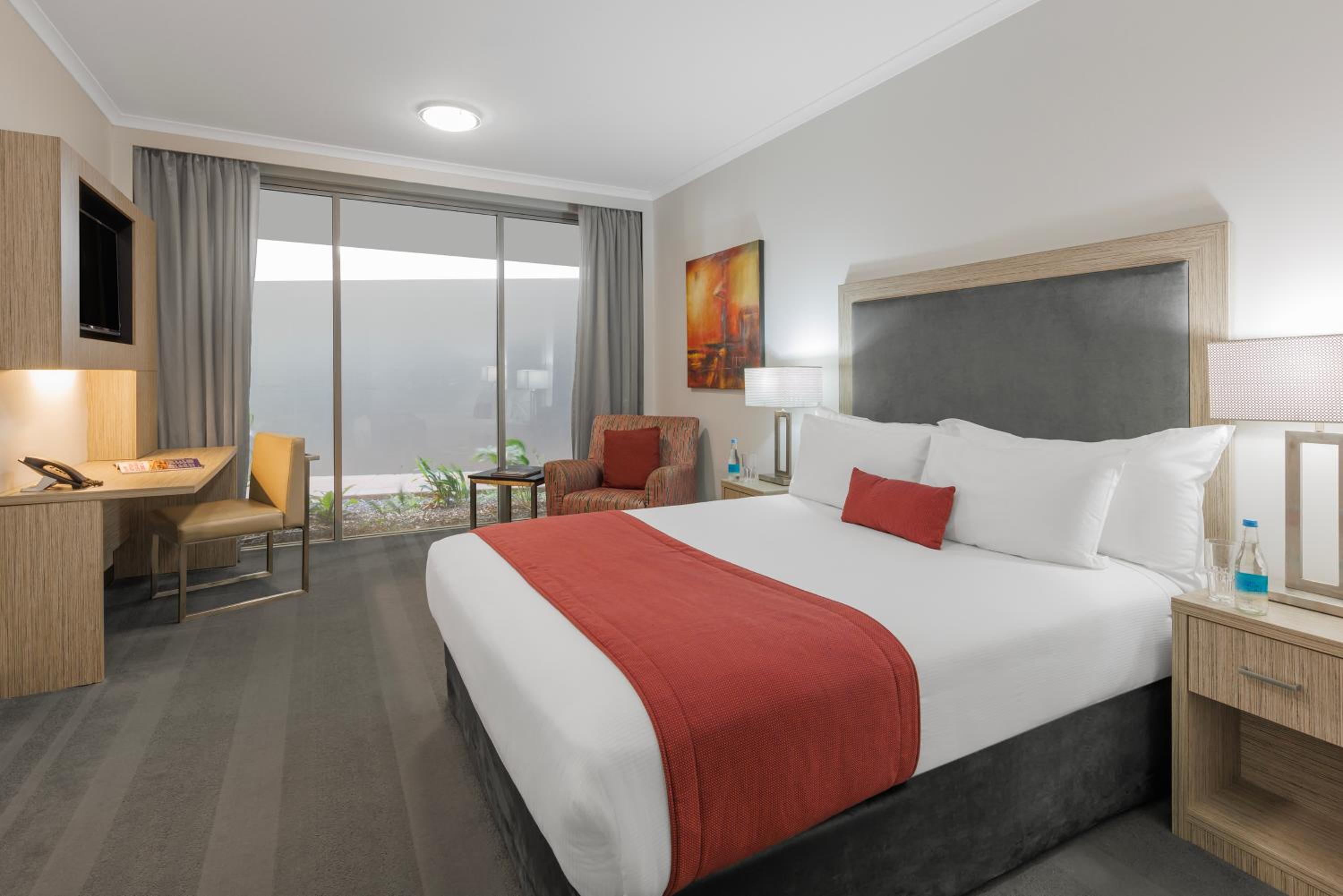 Superior, Queen Bed