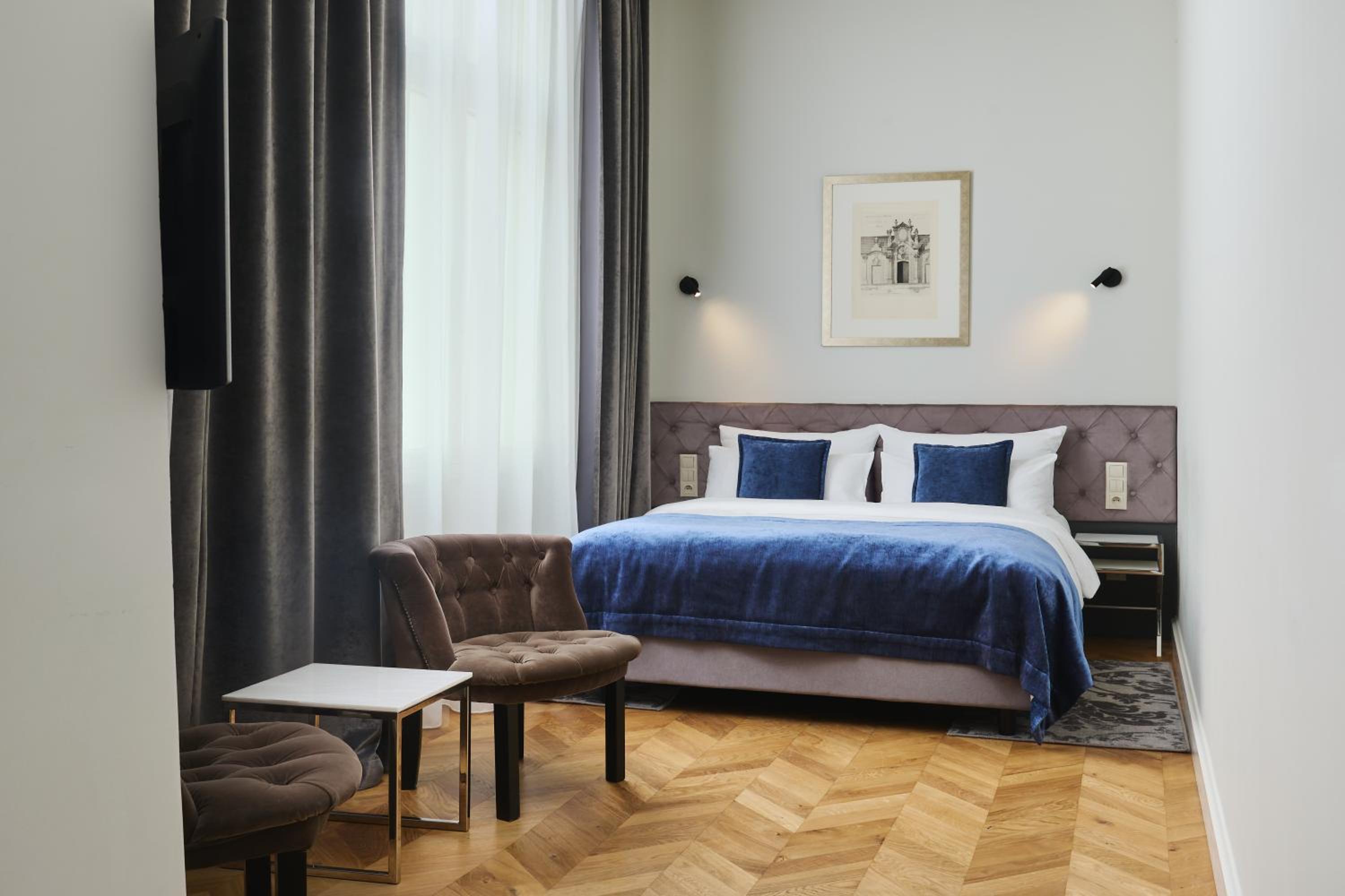 Historical, Junior Suite, Queen Bed
