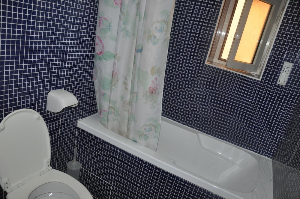 Hostel Beauty 58/64