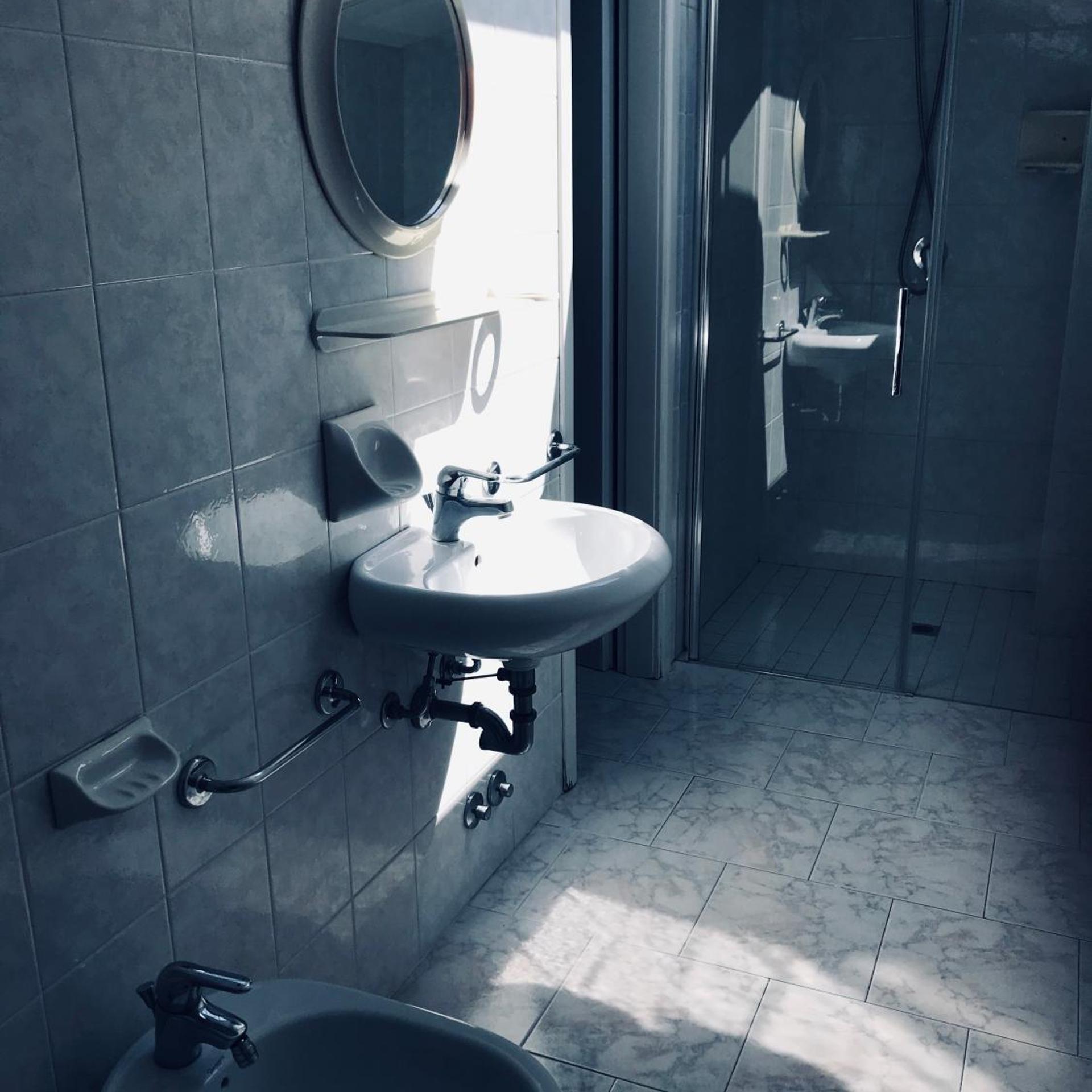 غرفة ثلاثية، Hotel Kristalex 3/3