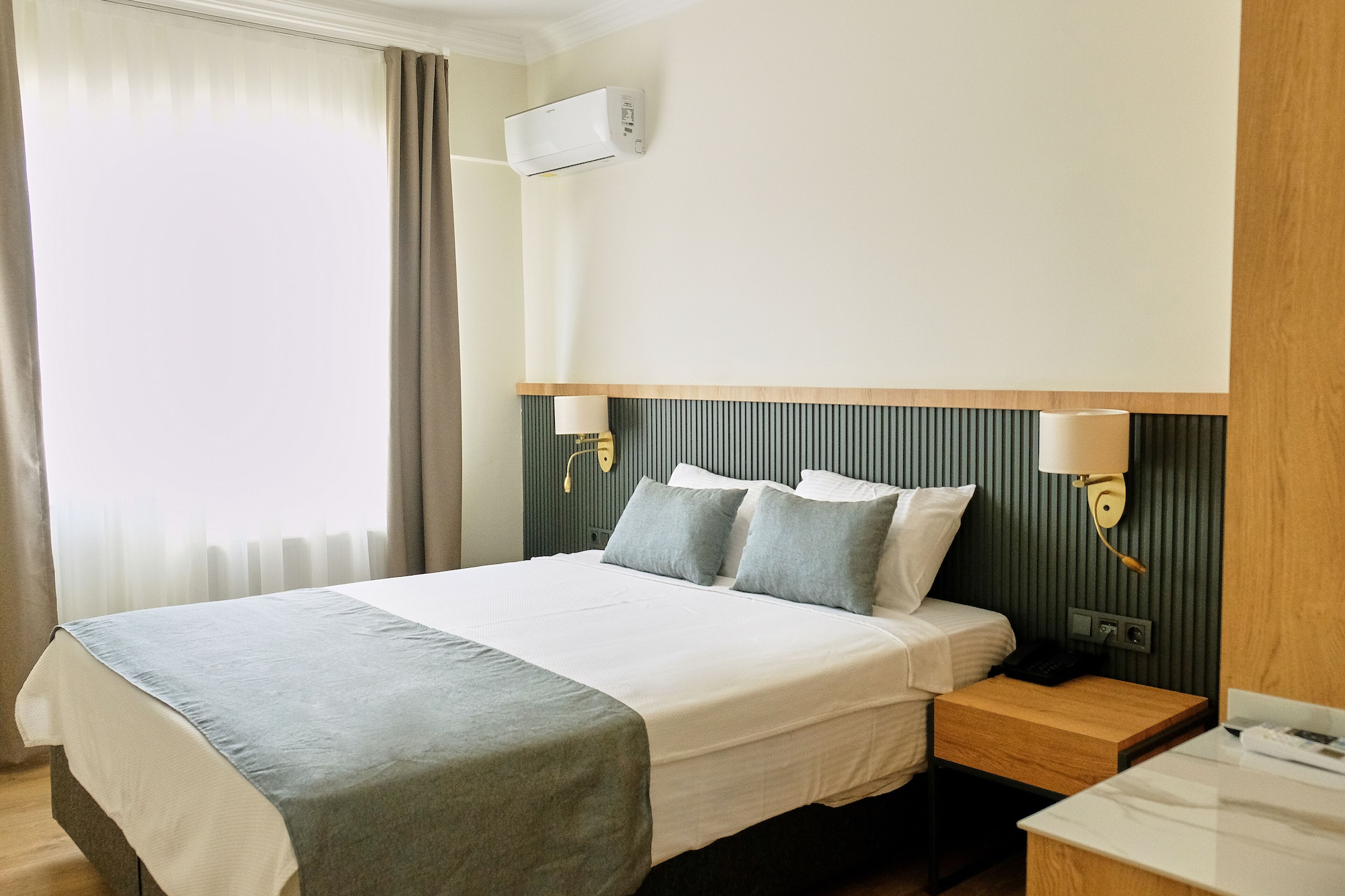 STANDARD, DOUBLE OR TWIN BED