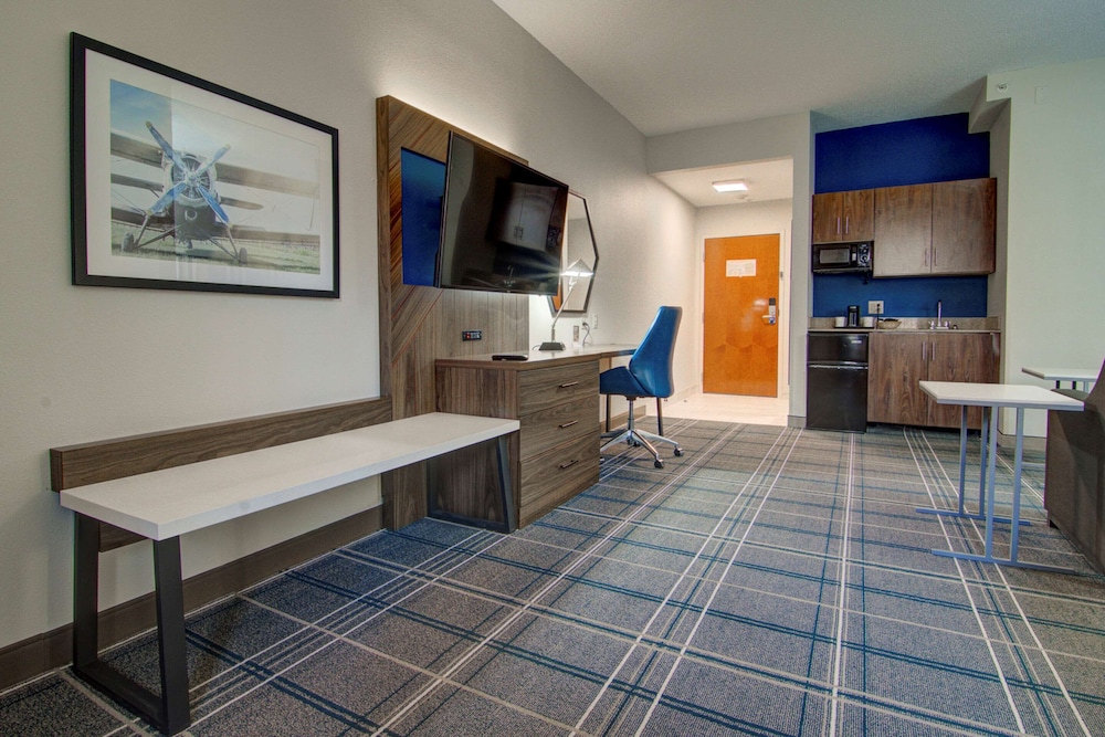 Comfort Suites Newport News Airport VA 36/46
