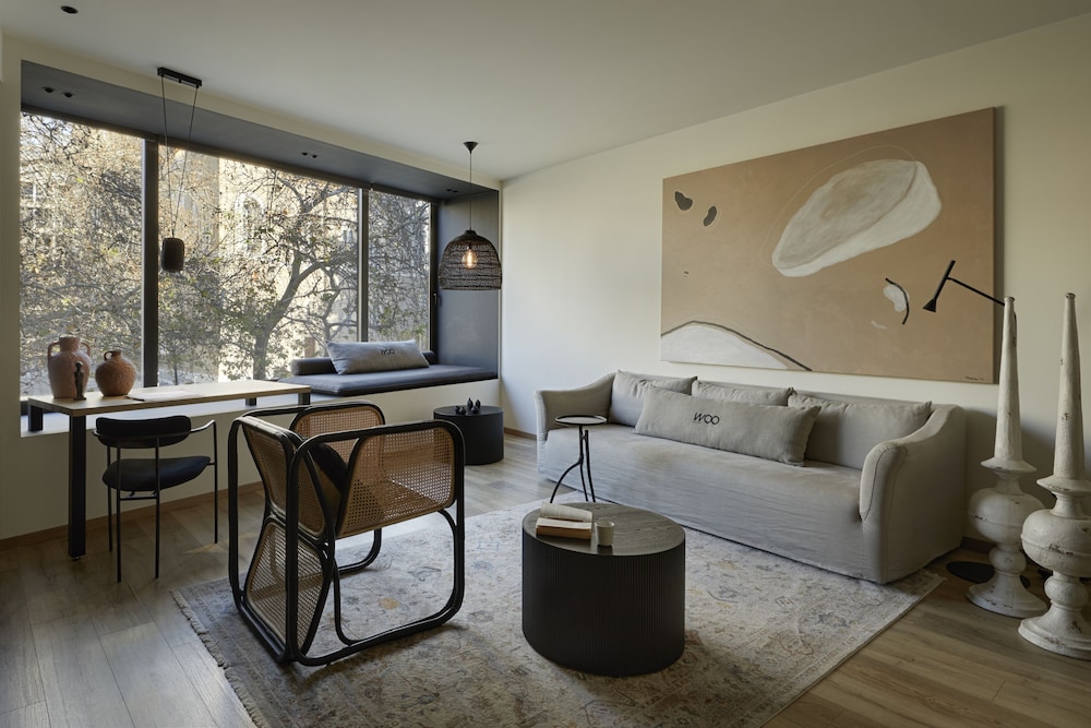 Woo Suites 48/62