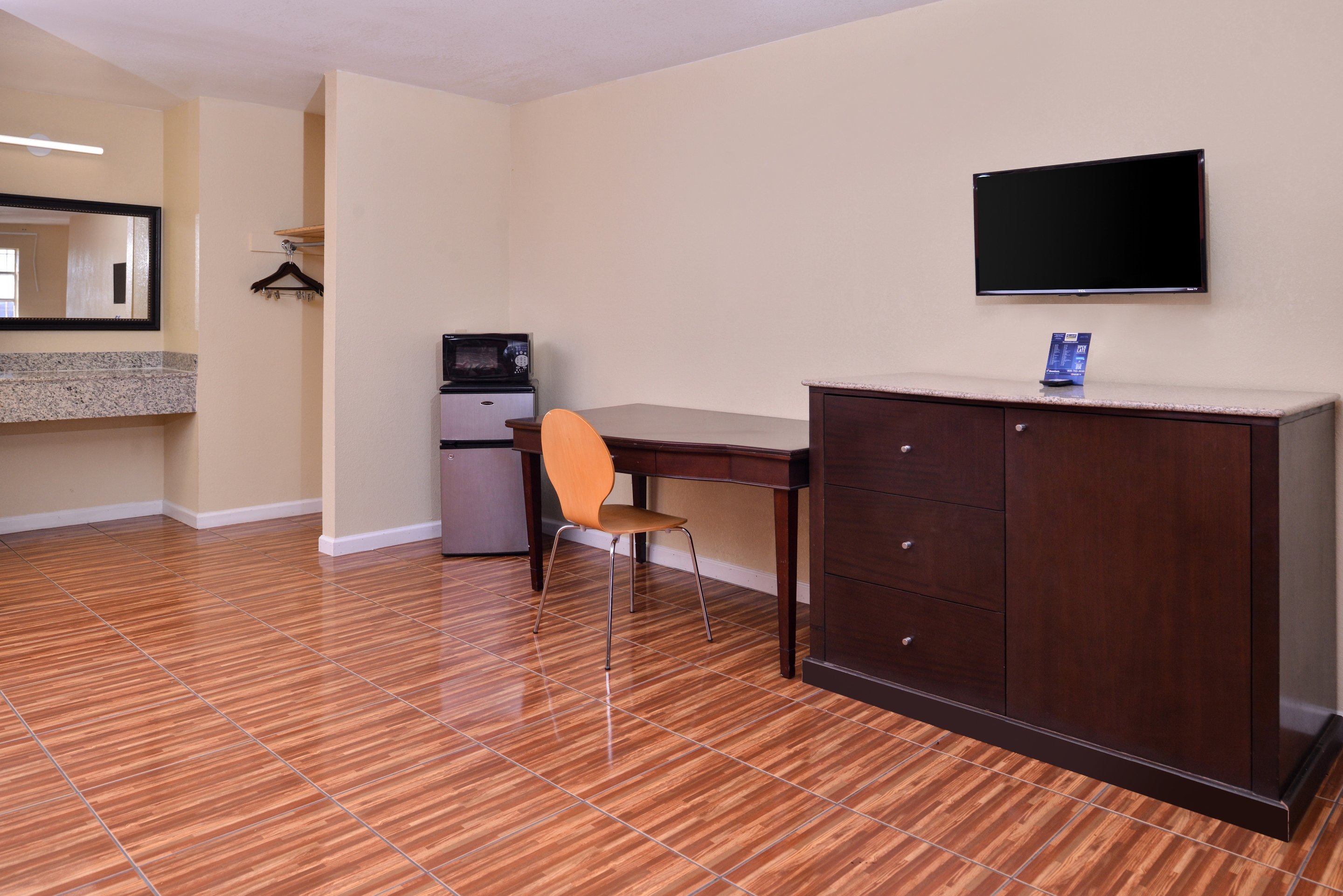 Scottish Inns & Suites 12/46
